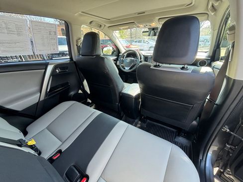 Used 2018 Toyota RAV4 Limited w/ Advanced Technology Package image 19