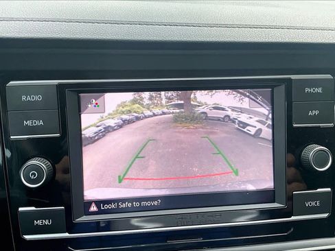 Used 2023 Volkswagen Jetta SE w/ Panoramic Sunroof Package FWD image 27