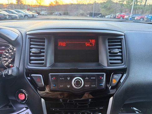 Used 2014 Nissan Pathfinder S AWD/4WD image 24