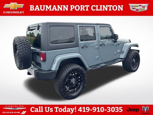Used 2014 Jeep Wrangler Unlimited Sahara w/ Dual Top Group AWD/4WD image 7