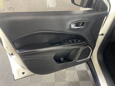Used 2019 Jeep Compass Limited AWD/4WD image 11