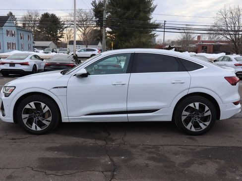 Used 2022 Audi e-tron Premium Plus w/ Premium Plus Package image 8