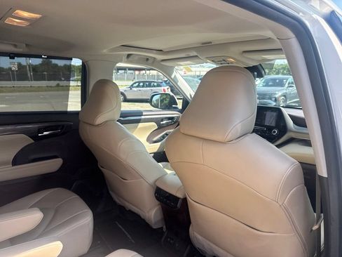 Used 2020 Toyota Highlander Limited AWD/4WD image 23