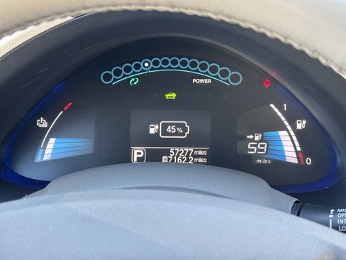 Used 2016 Nissan Leaf SV image 9