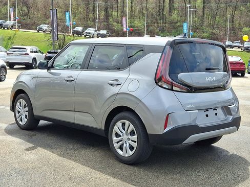 Used 2024 Kia Soul LX FWD image 4