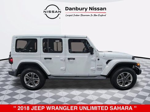 Used 2018 Jeep Wrangler Unlimited Sahara AWD/4WD image 2