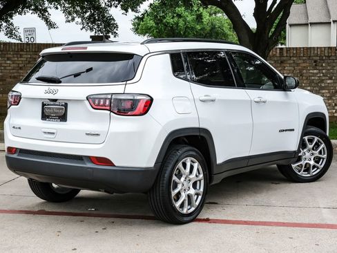 Used 2023 Jeep Compass Latitude AWD/4WD image 15