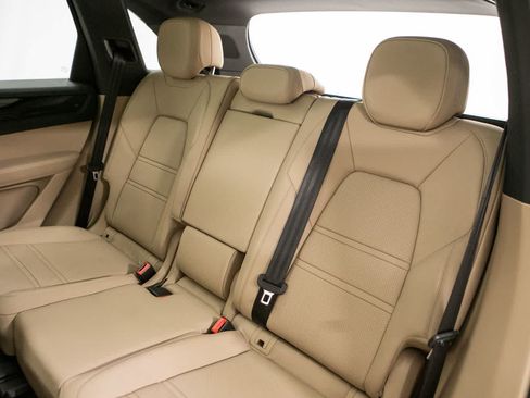 Certified 2023 Porsche Cayenne AWD/4WD image 34