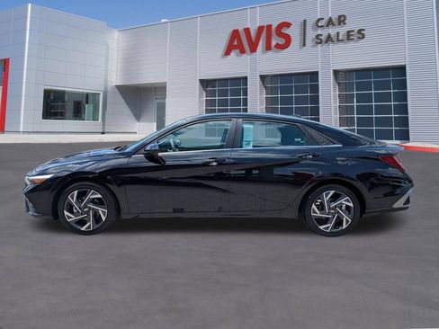 Used 2025 Hyundai Elantra SEL FWD image 10