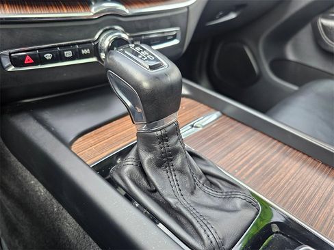 Used 2019 Volvo XC60 T6 Momentum w/ Advanced Package image 39