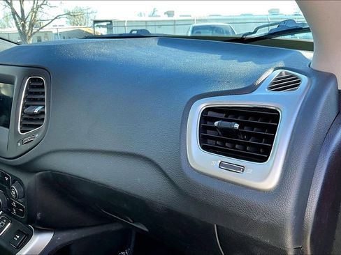 Used 2018 Jeep Compass Latitude w/ Popular Equipment Group image 21