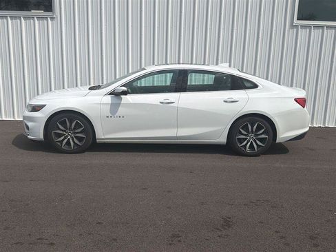 Used 2018 Chevrolet Malibu LT w/ Leather Package FWD image 2