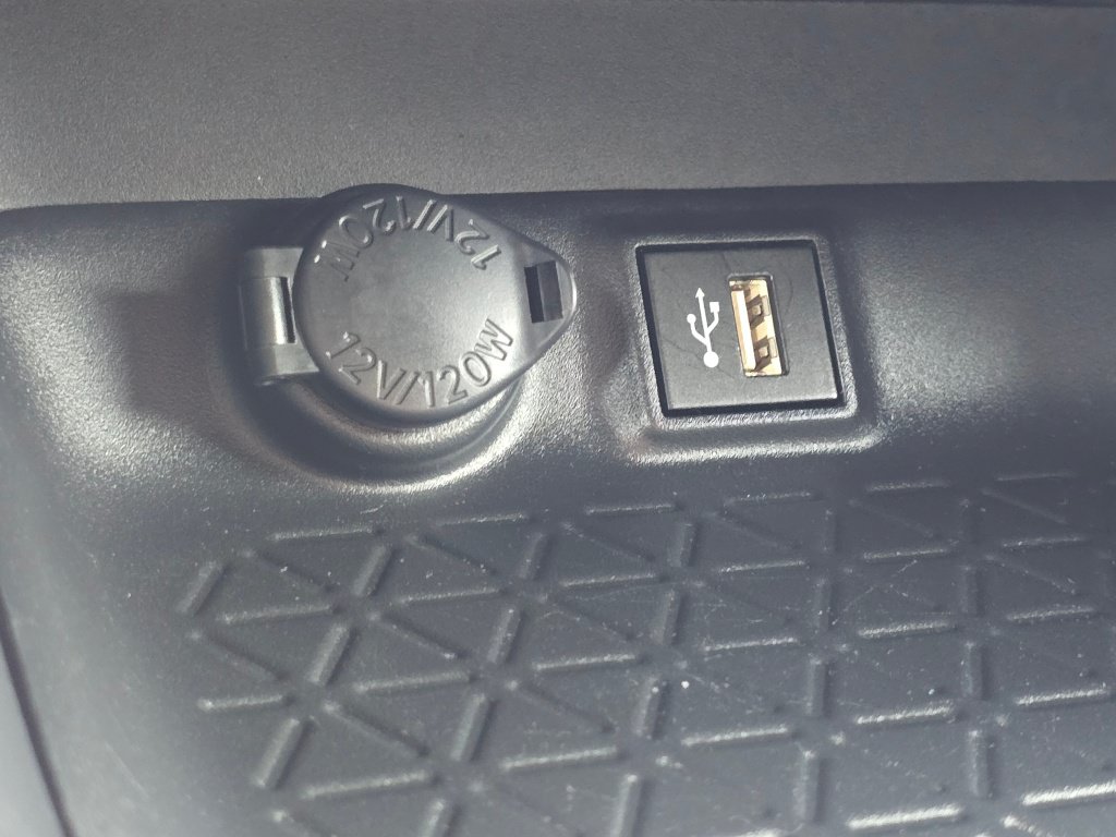 Used 2025 Toyota RAV4 LE AWD/4WD image 41