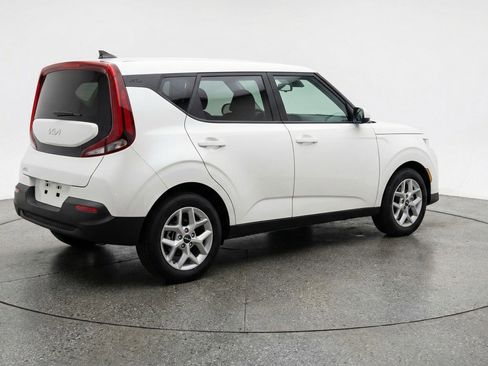 Used 2025 Kia Soul LX w/ LX Technology Package image 9