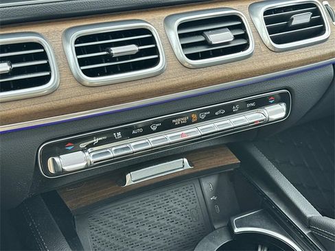 Certified 2025 Mercedes-Benz GLE 350 4MATIC image 32
