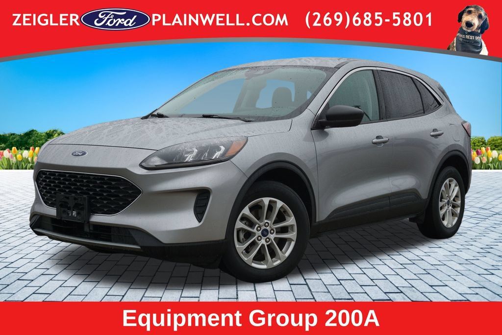 Used 2022 Ford Escape SE w/ Cold Weather Package FWD image 1