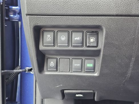 Used 2019 Nissan Rogue SV w/ Premium Package FWD image 23
