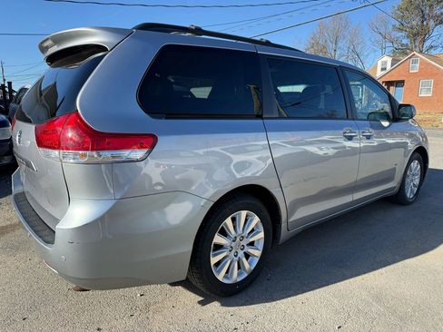 Used 2012 Toyota Sienna XLE w/ Premium Pkg AWD/4WD image 4