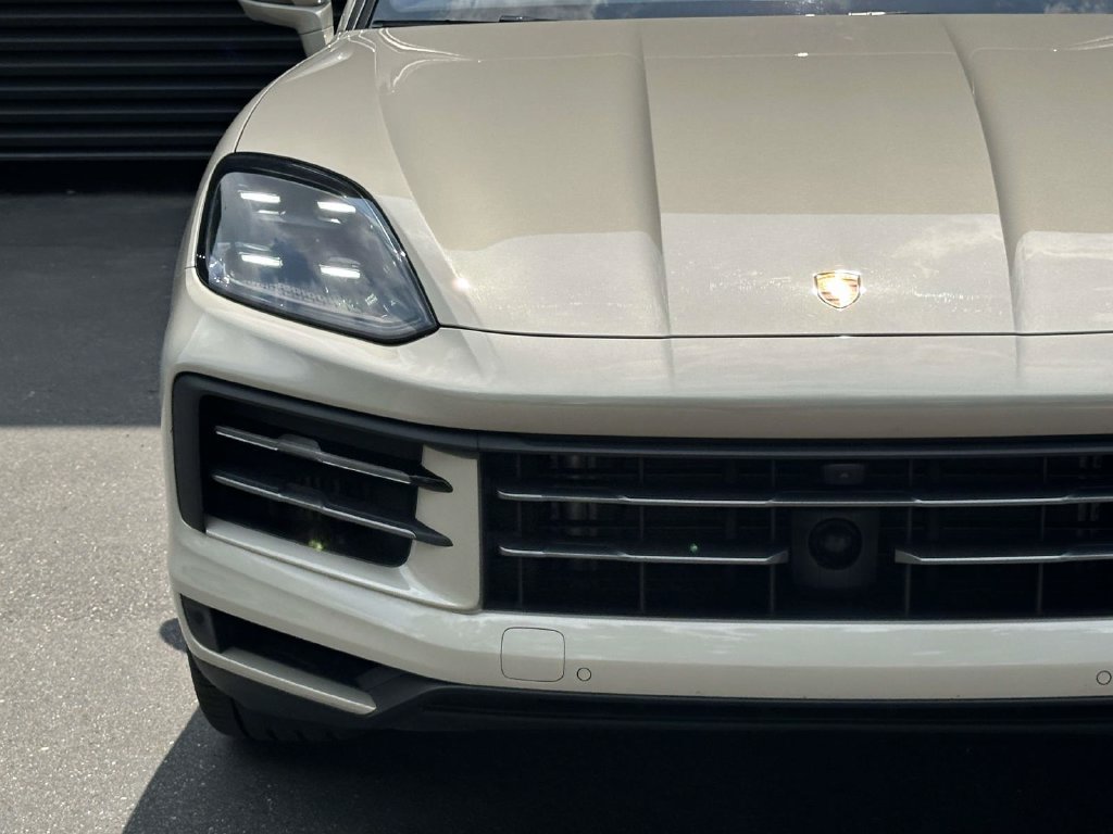 Certified 2025 Porsche Cayenne E-Hybrid AWD/4WD image 10