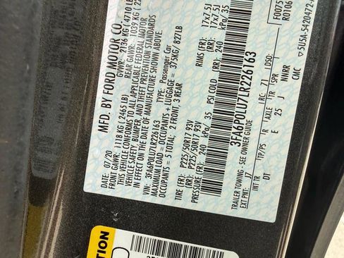 Used 2020 Ford Fusion SE FWD image 16