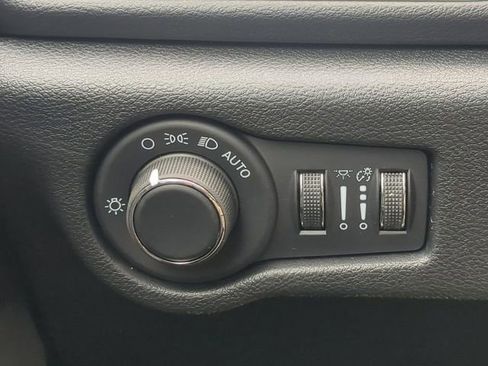 New 2026 Chrysler Voyager LX image 28