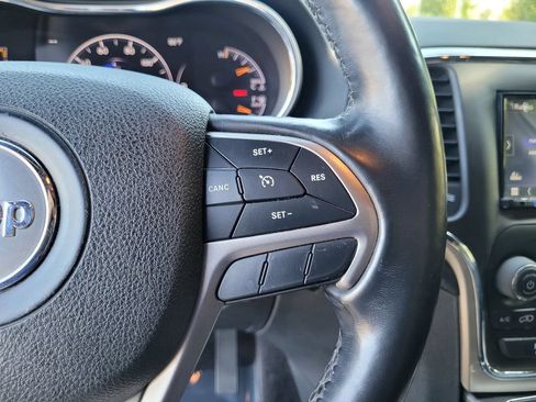 Used 2018 Jeep Grand Cherokee Altitude AWD/4WD image 23