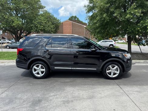 Used 2018 Ford Explorer XLT w/ Equipment Group 202A FWD image 3