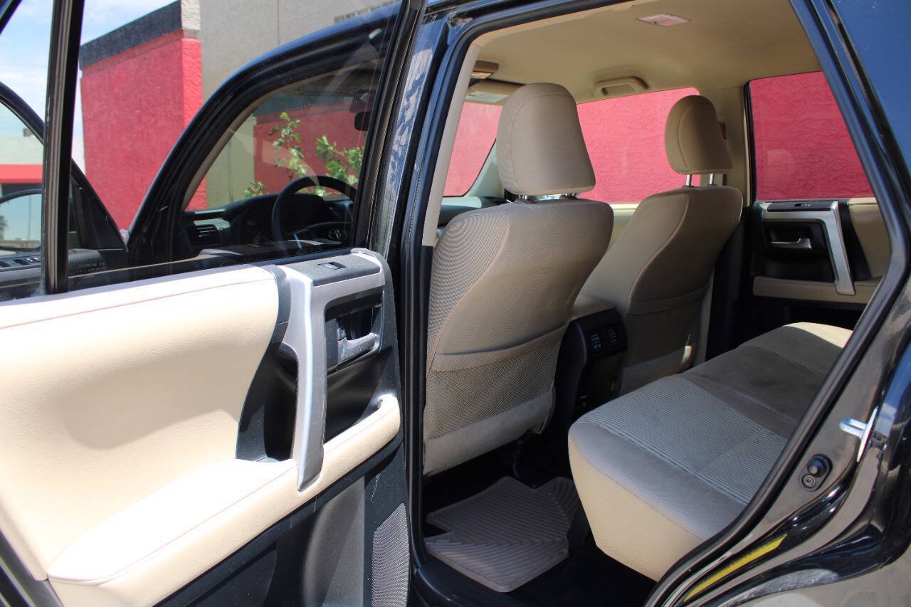 Used 2017 Toyota 4Runner SR5 AWD/4WD image 12