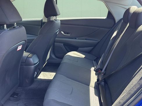 Certified 2025 Hyundai Elantra SE FWD image 20