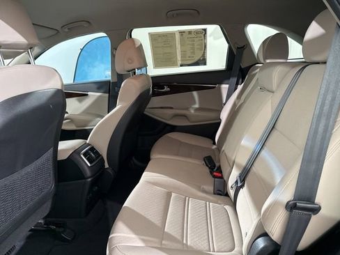Used 2017 Kia Sorento FWD w/ LX Convenience Package image 17
