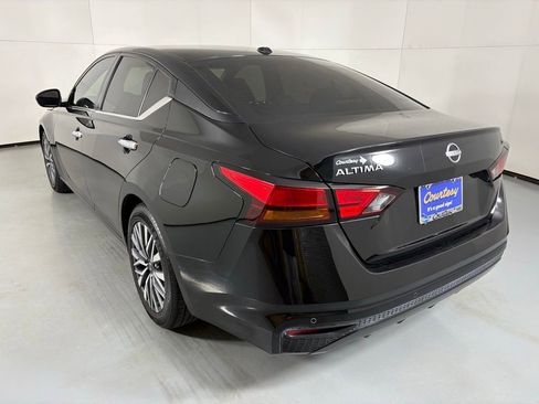 Used 2023 Nissan Altima 2.5 SV image 6