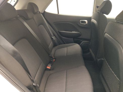 Used 2021 Hyundai Venue SE image 19