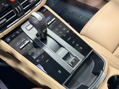 Used 2025 Porsche Macan image 28