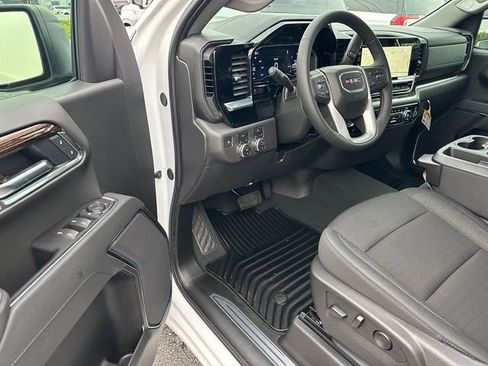 New 2025 GMC Sierra 1500 Elevation image 18