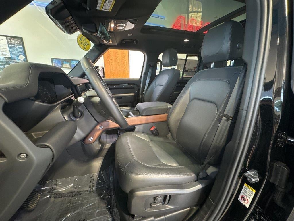 Used 2024 Land Rover Defender 110 X-Dynamic SE AWD/4WD image 5