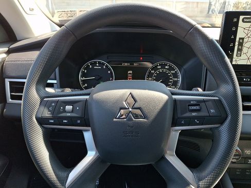 New 2026 Mitsubishi Outlander ES image 17