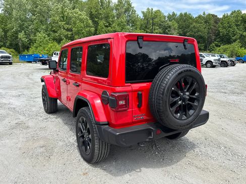 Used 2025 Jeep Wrangler Unlimited Sahara w/ Safety Group AWD/4WD image 10