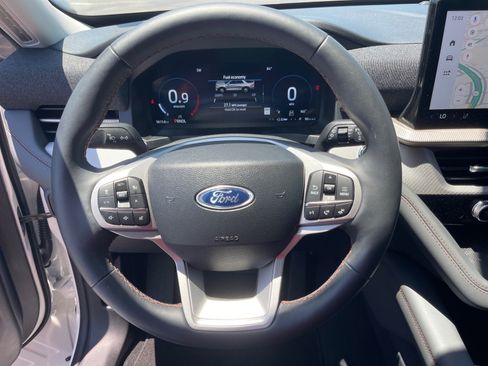 Used 2025 Ford Explorer Active w/ Active Comfort Package RWD image 7