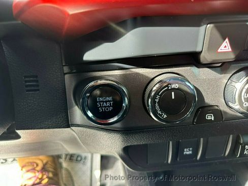 Used 2019 Toyota Tacoma TRD Off-Road image 17