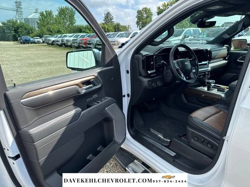 Used 2025 Chevrolet Silverado 1500 High Country w/ High Country Premium Package AWD/4WD image 17