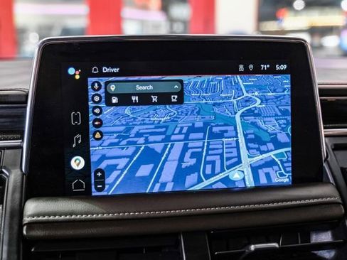 Used 2022 GMC Yukon XL SLT w/ SLT Premium Package image 19