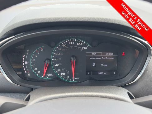 Used 2022 Chevrolet Trax LT w/ Midnight Edition AWD/4WD image 18