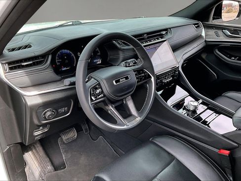 Used 2024 Jeep Grand Cherokee L Overland w/ Luxury Tech Group IV image 17