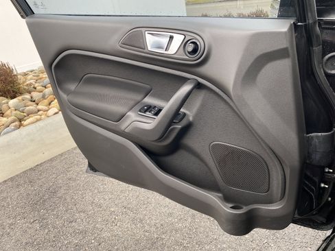 Used 2014 Ford Fiesta SE image 17