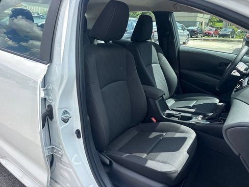 Used 2025 Toyota Corolla LE FWD image 18