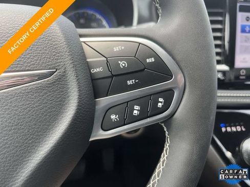 Used 2025 Chrysler Pacifica Select w/ Uconnect Theater Family Group FWD image 69