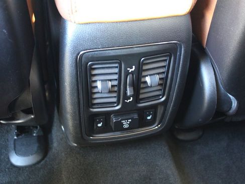 Used 2012 Jeep Grand Cherokee Overland image 21