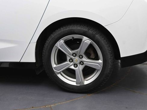 Used 2017 Chevrolet Volt LT w/ Comfort Package FWD image 5
