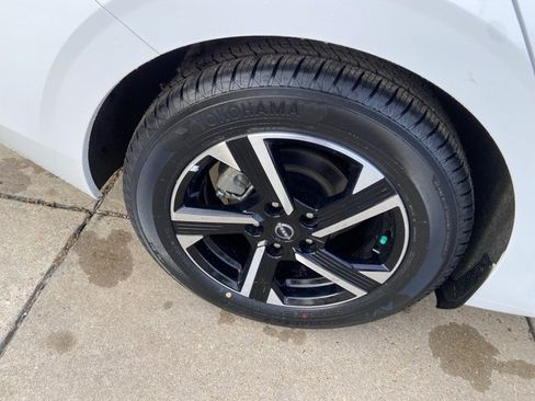 Used 2025 Nissan Sentra SV FWD image 18