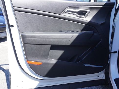 Used 2023 Kia Sportage LX image 19